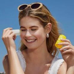 GLOW STICK SUNSCREEN SPF 50 PA++++ -Nursing Products 2589383cm alt04