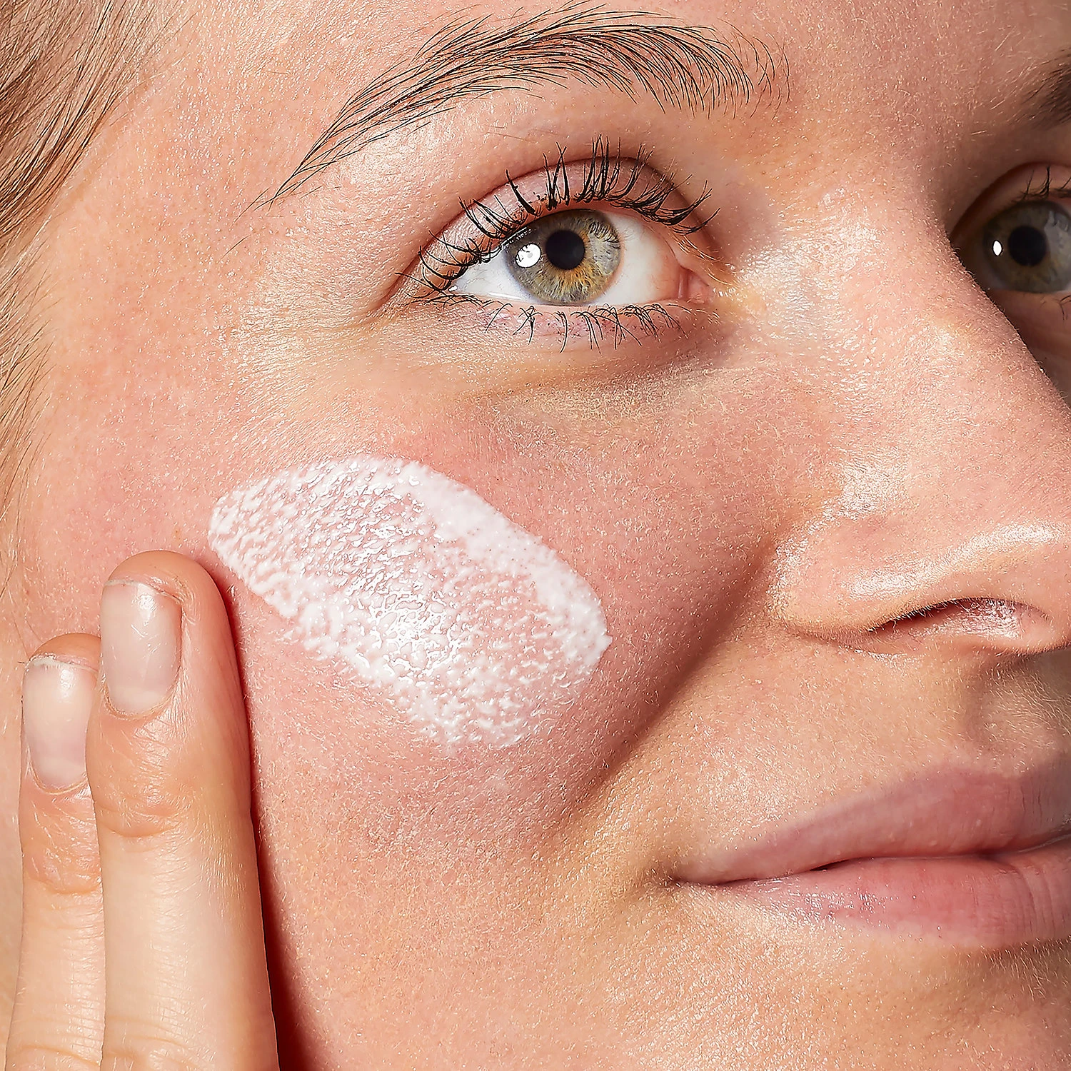 SUPER FLUID DAILY UV DEFENSE SUNSCREEN BROAD SPECTRUM SPF 50+ 5 SUPER FLUID DAILY UV DEFENSE SUNSCREEN BROAD SPECTRUM SPF 50+ - Image 3