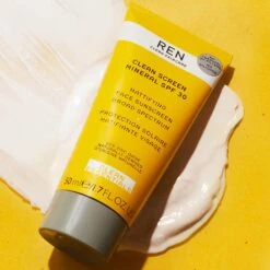 REN CLEAN SKINCARE CLEAN SCREEN MINERAL SPF 30 MATTIFYING FACE SUNSCREEN 11 REN CLEAN SKINCARE CLEAN SCREEN MINERAL SPF 30 MATTIFYING FACE SUNSCREEN -Nursing Products s2176634 av 01 zoom