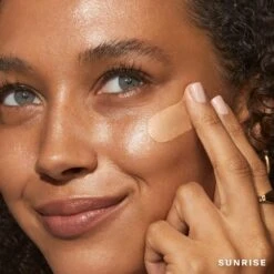 GLOWSCREEN SUNSCREEN SPF 40 PA+++ WITH HYALURONIC ACID + NIACINAMIDE -Nursing Products s2315158 av 31 zoom