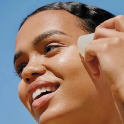 GLOW STICK SUNSCREEN SPF 50 PA++++ -Nursing Products s2322790 av 2 zoom