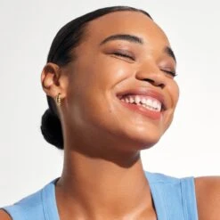 GLOW STICK SUNSCREEN SPF 50 PA++++ -Nursing Products s2322790 av 6 zoom