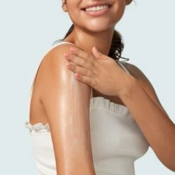 GLOWSCREEN BODY SUNSCREEN SPF 40 PA+++ 10 GLOWSCREEN BODY SUNSCREEN SPF 40 PA+++ -Nursing Products s2421576 av 03 zoom