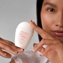 Shiseido URBAN ENVIRONMENT OIL-FREE MINERAL SUNSCREEN BROAD-SPECTRUM SPF 42 WITH HYALURONIC ACID -Nursing Products s2534923 av 04 zoom