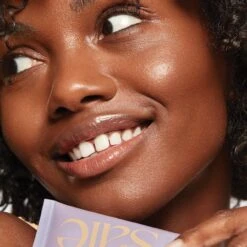 SUNVISOR RADIANT MOISTURIZING FACE SUNSCREEN SPF 35 -Nursing Products s2629590 av 2 zoom