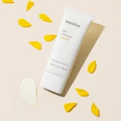 Innisfree DAILY UV DEFENSE INVISIBLE BROAD SPECTRUM SPF 36 SUNSCREEN -Nursing Products s2640316 av 5 zoom