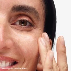 Glossier INVISIBLE SHIELD WATER-GEL TRANSPARENT SUNSCREEN SPF 35 -Nursing Products s2649457 av 4 zoom